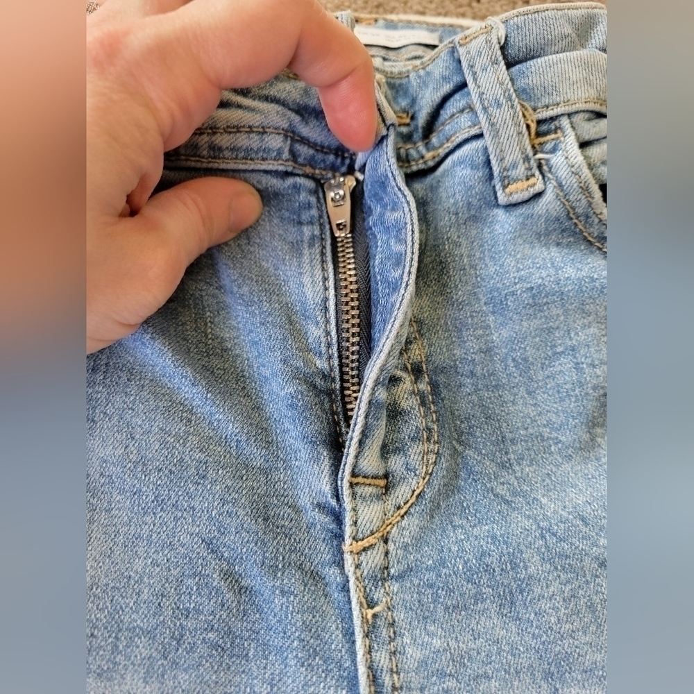 Zara light wash raw hem zipper ankle distressed skinny jeans 2 - Picture 6 of 14